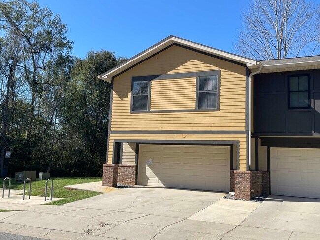 Foto del edificio - 2315 Timber Oak Ln