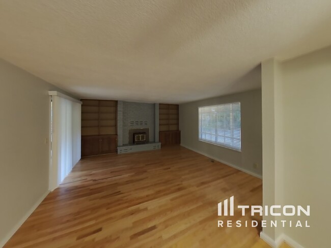 Foto del edificio - 7281 NE Clover Blossom Ln