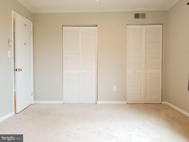 Building Photo - 1543 Colonial Dr