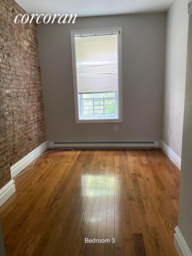 Foto del edificio - 1656 Weeks Ave