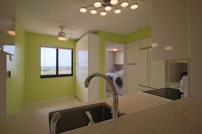Foto del edificio - 7370 S Oriole Blvd