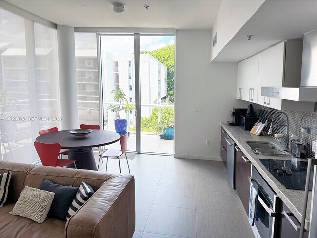 Foto del edificio - 720 NE 62nd St