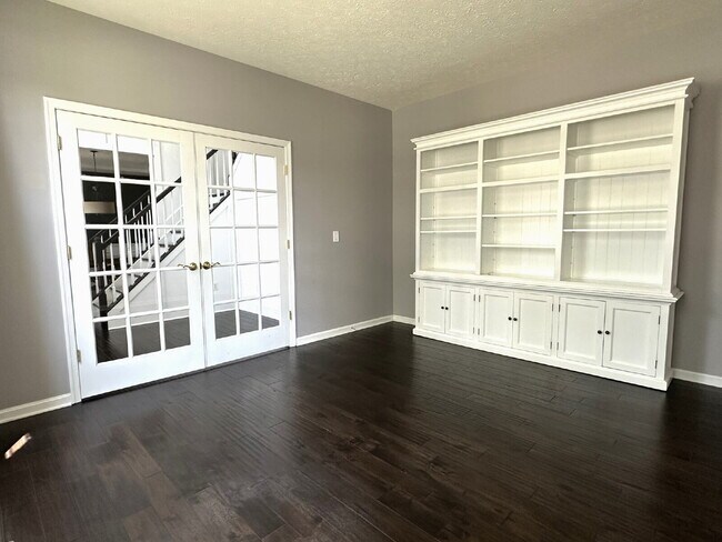 Foto del edificio - Gorgeous 6-Bedroom 3.5-Bath Colonial in Ma...