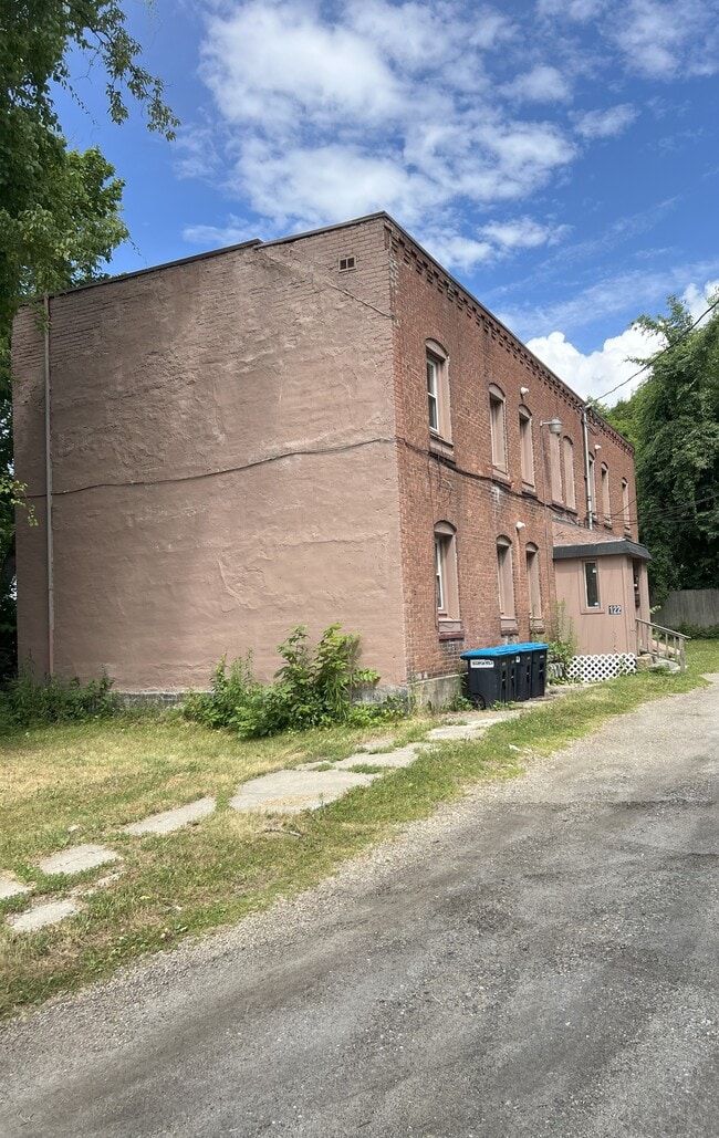 Building Photo - 122 Dewey avenue