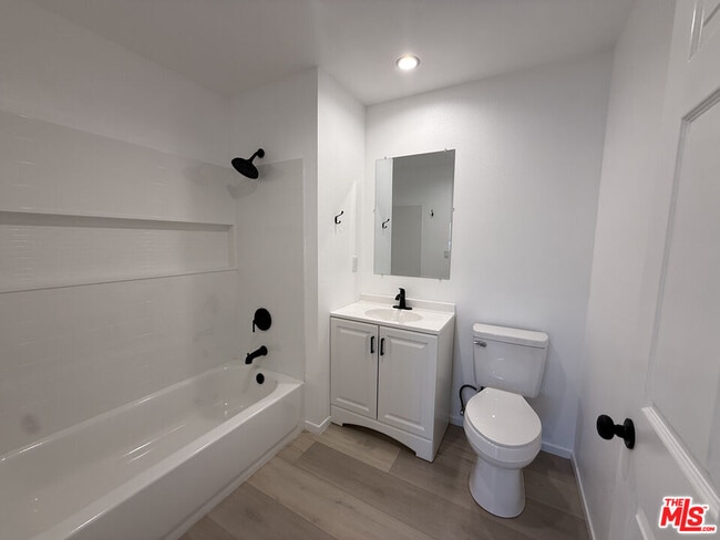 Foto del edificio - 1531 E 92nd St