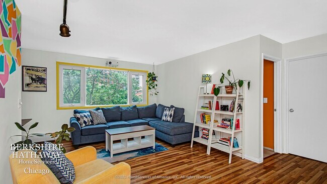 Foto del edificio - 426 W Barry Avenue