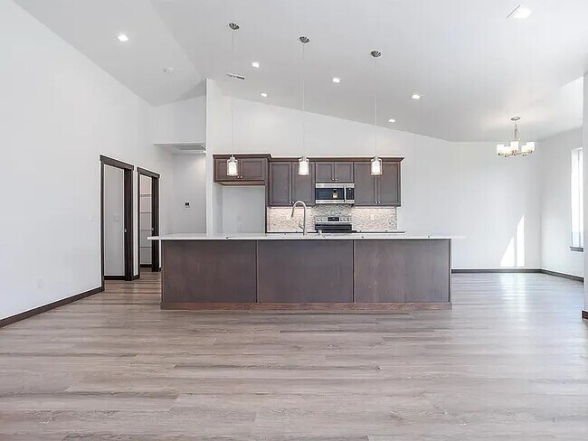 Building Photo - 6617 Sockeye Ln