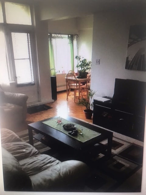 Building Photo - 4010 Av Northcliffe
