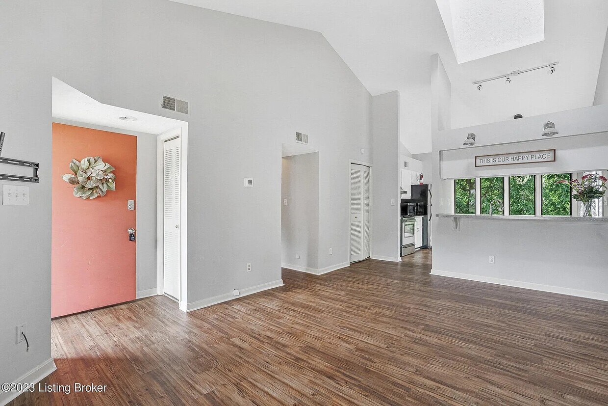 Foto principal - 324 Cres Spring Dr