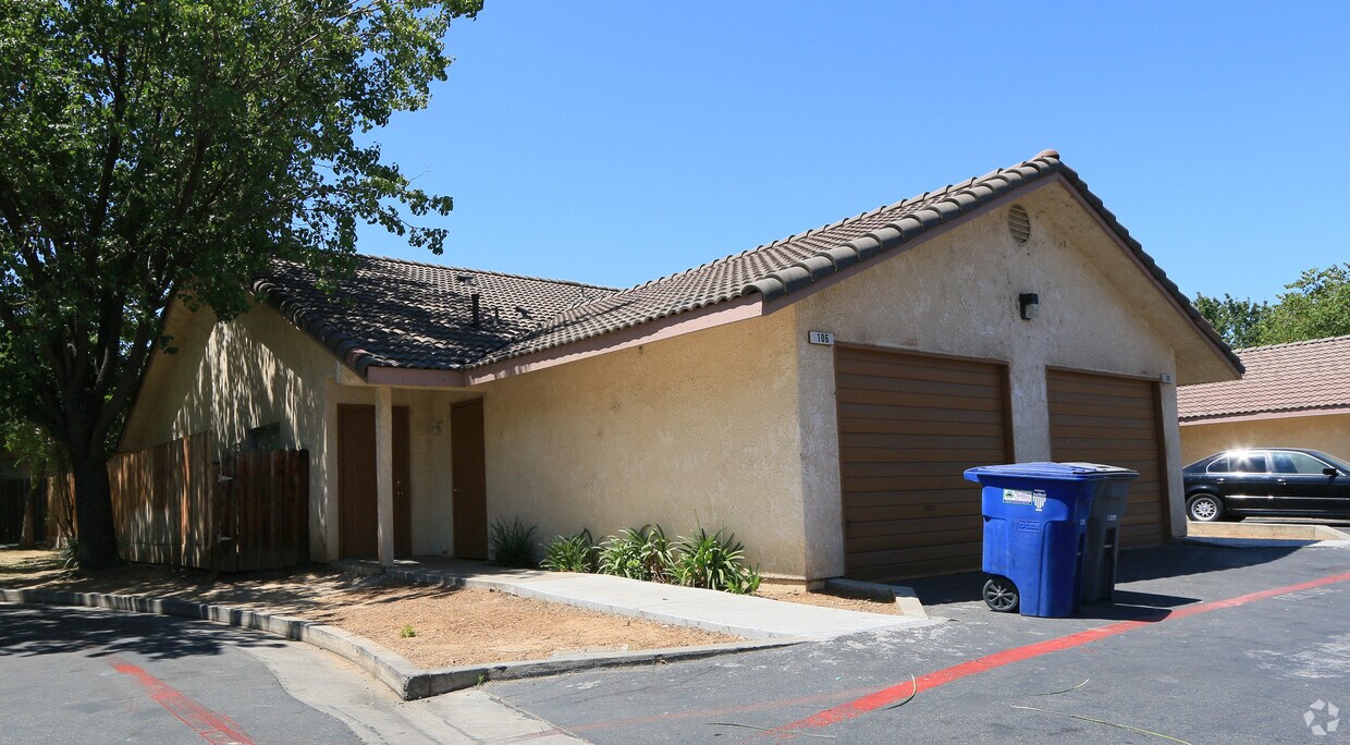 Building Photo - 3780 W Dakota Ave