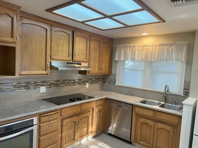 Building Photo - Cozy Home for rent in Exeter
