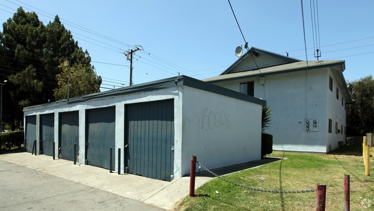 Building Photo - 2082 S Haster St