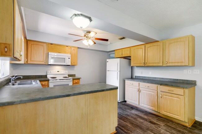 Building Photo - 2705 S Dellwood Dr
