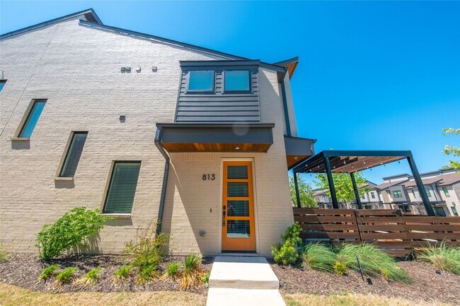 Building Photo - 813 Emerling Dr