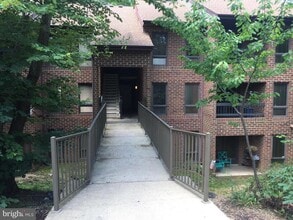 Building Photo - 23243 Rosewood Ct