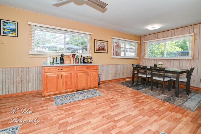 Building Photo - 117 Marryat Pl