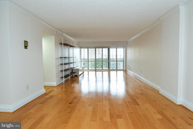 Building Photo - 1300 Army Navy Dr