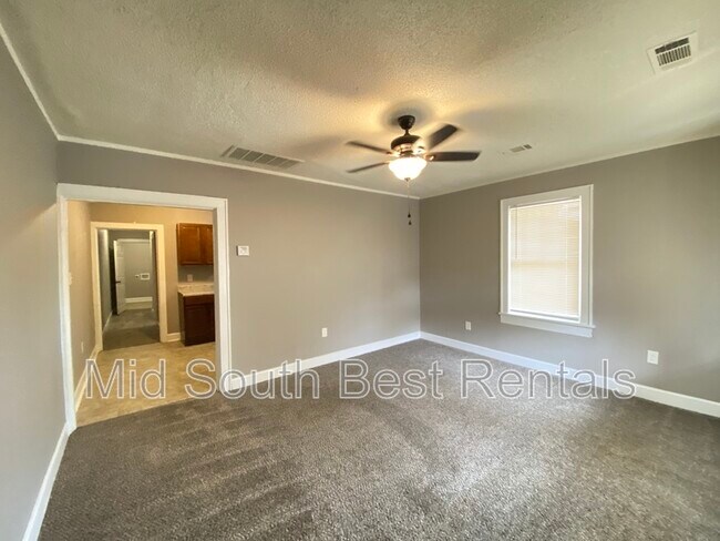 Building Photo - 1314 Hanger St