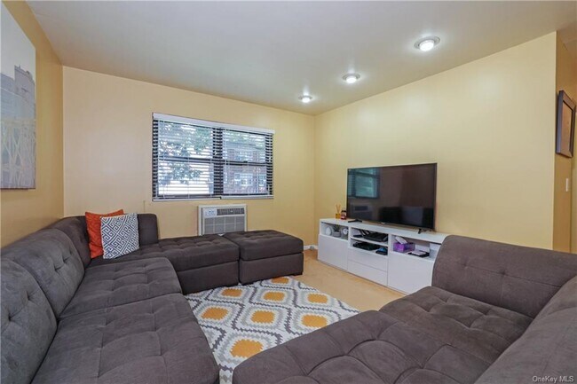 Building Photo - 51 Fieldstone Dr