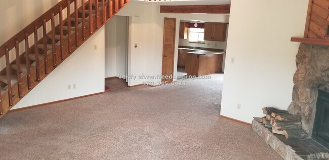 Foto del edificio - Lots of space in this 3 Bedroom 2.5 Bath R...