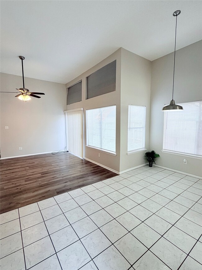 Foto del edificio - 18714 Haughland Dr