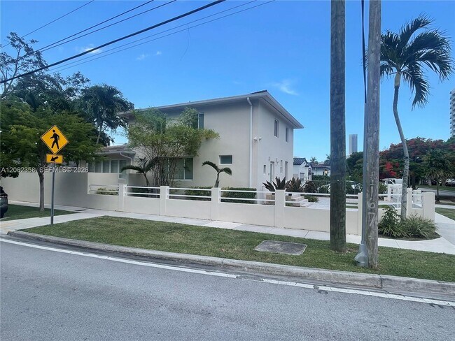Foto del edificio - 383 SW 25th Rd