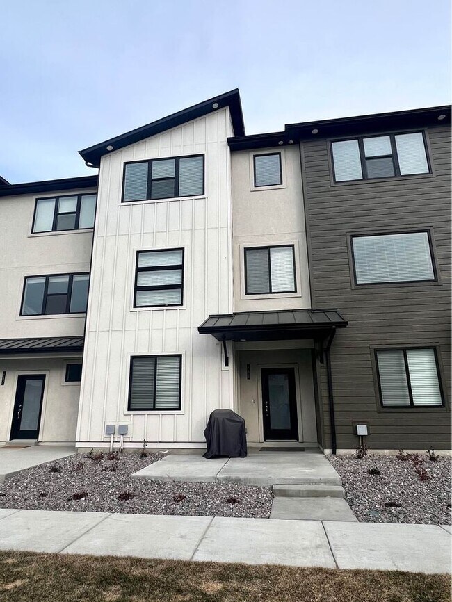 Building Photo - 461 S 900 W