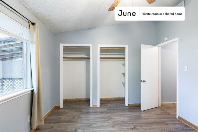 Foto del edificio - Room in Shared 3 bed/1.5 bath home