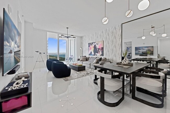 Foto del edificio - 15811 Collins Ave