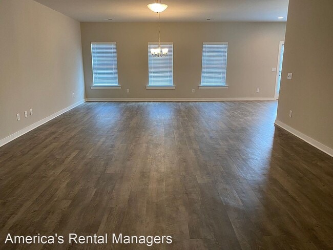 Building Photo - 3 br, 2 bath House - 38 Barnett Place