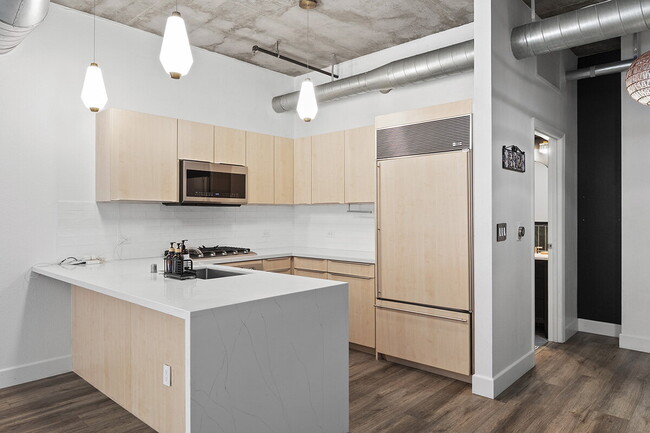 Building Photo - 877 Island Ave