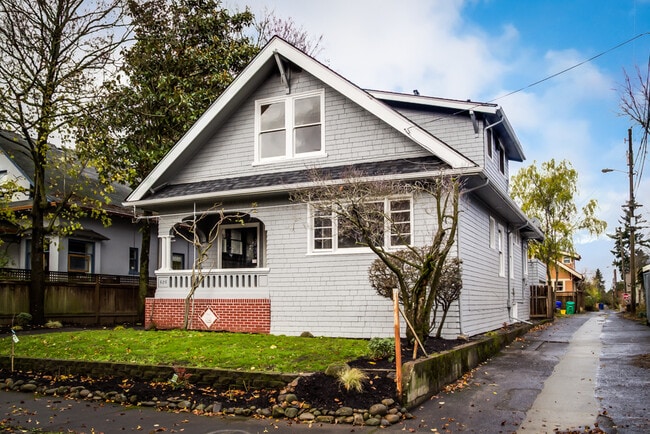 Building Photo - 525 N Simpson St