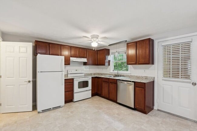 Building Photo - 5 Woodvale Ct