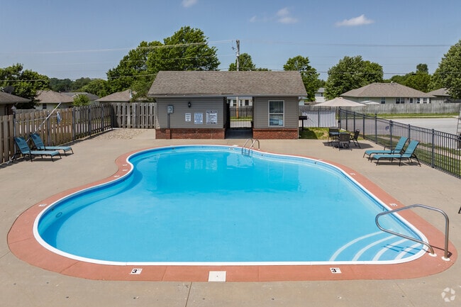 Building Photo - Oakwood Heights Townhomes