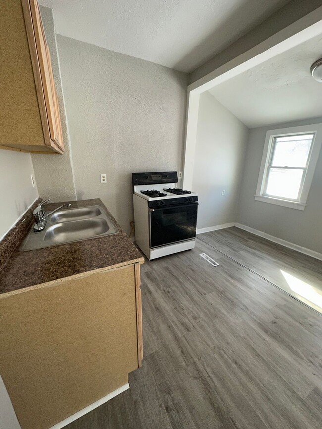 Foto del edificio - 2377 E 84th St
