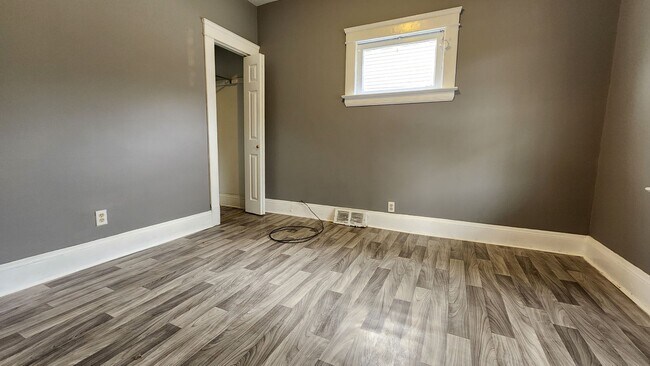 Foto del edificio - 9801 Raymond Ave