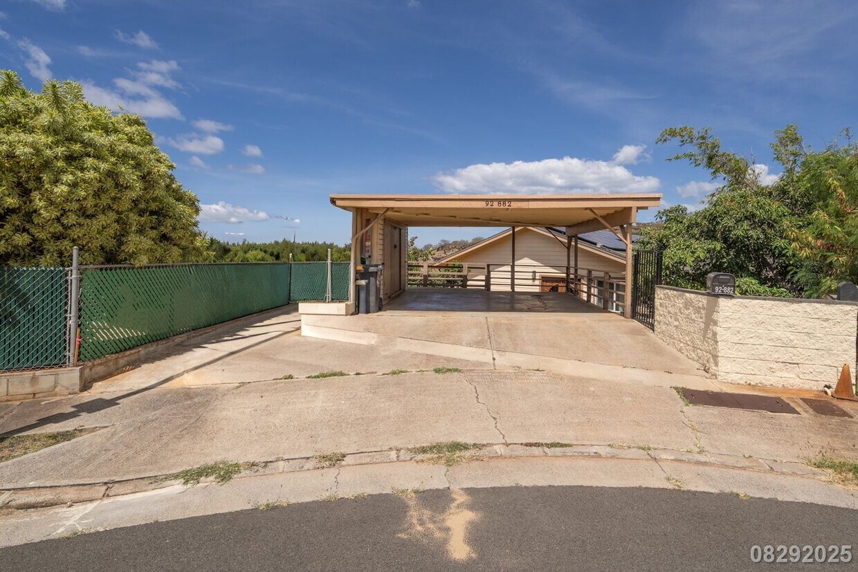 Foto principal - 3 Bedroom 3 Bathroom pet negotiable SFH in...