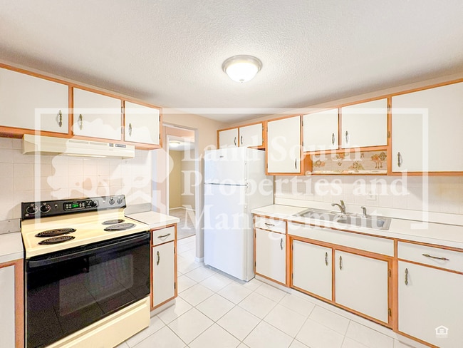 Building Photo - 2126 Smithfield Pl