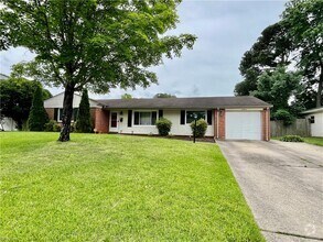 Building Photo - 3905 Brentwood Crescent