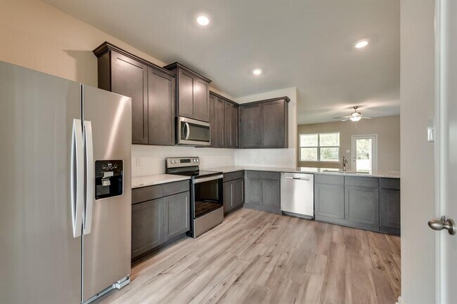 Building Photo - 1901 Dahlia Way