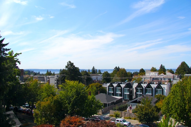 Building Photo - 6032 42nd Ave SW