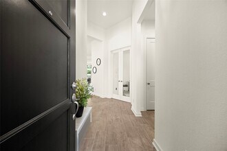 Building Photo - 10722 Hidden Rock Dr