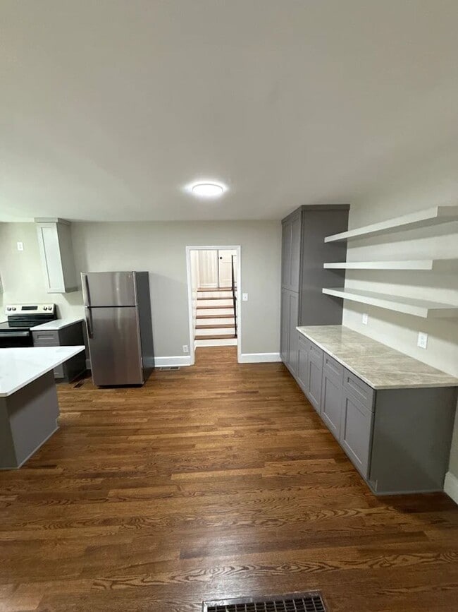 Building Photo - 4 Bed 2 Bath in Roswell!