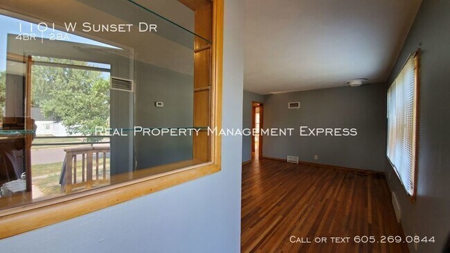 Building Photo - 1101 W Sunset Dr