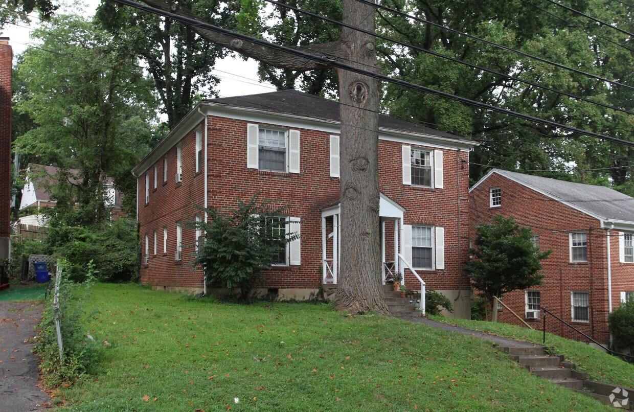 Building Photo - 8404 Greenwood Ave
