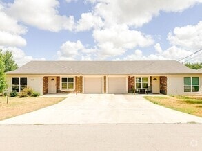 Building Photo - 1617 Pontotoc Trce