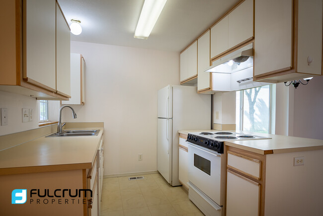 Building Photo - 467 NE Conifer Blvd