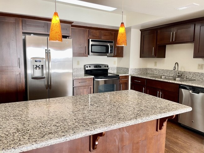 Building Photo - 500 N St