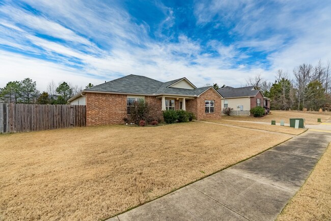 Building Photo - 4 Bedroom 2 Bath Remodeled Home