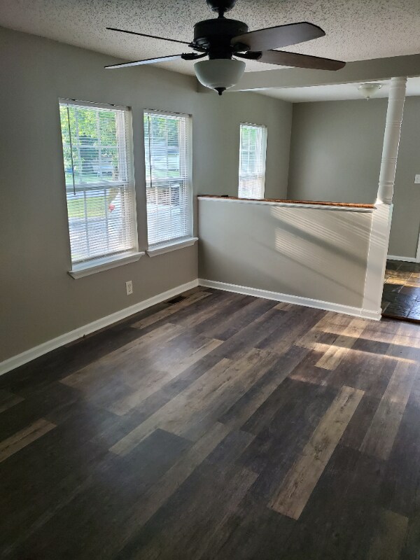 Building Photo - 301 Circle Dr